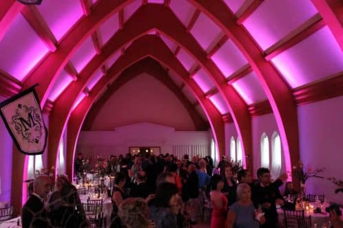 Banquet mariage dans une église