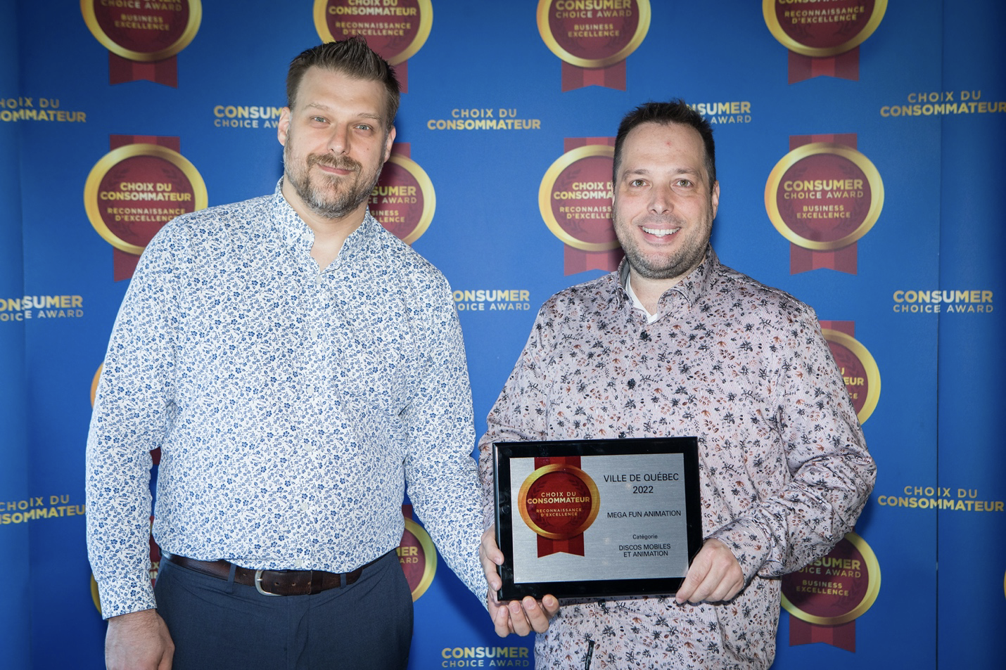 Jean-Francois et Mathieu de MégaFun avec le prix du choix du consommateur de la ville de Québec 2022